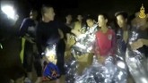 Namun mereka masih harus menunggu untuk dapat dievakuasi dan bertemu dengan keluarga tercinta.