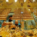 Dolar AS Melemah, Harga Emas Terkerek Naik