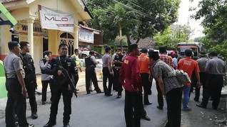 Kepanikan Warga Saat Adang Pelaku Bom Pasuruan