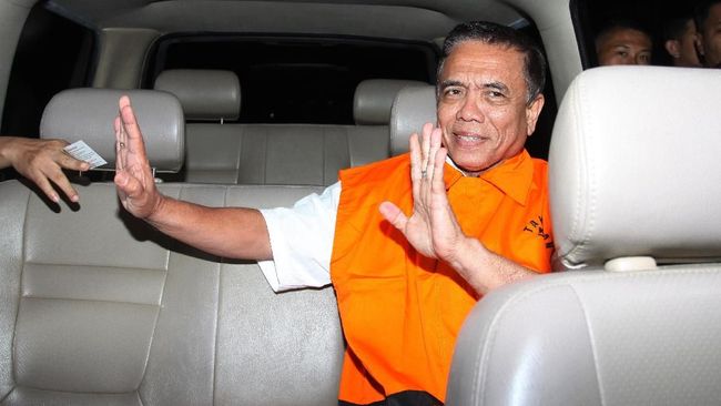 Tak Hanya Suap, Irwandi Juga Didakwa Gratifikasi