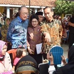 Jim Kim: Dokter, Bos Bank Dunia & 'Perang Dingin' Lawan Trump