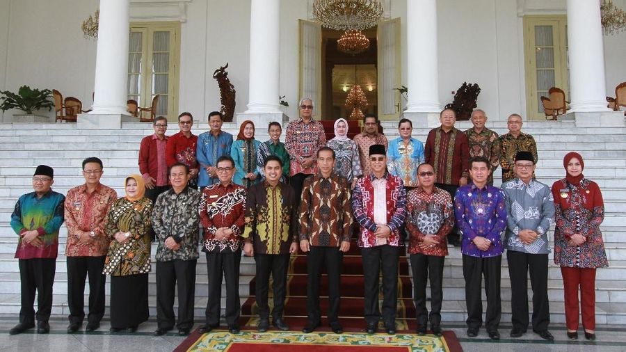 Presiden Joko Widodo (Jokowi) memberikan arahan kepada para Bupati dari seluruh Indonesia di Istana Bogor.