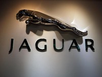 Balas Trump, Jaguar Land Rover Stop Kirim Mobil ke AS