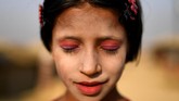 Sinar matahari yang menyengat terasa membakar kulit dan menyebabkan banyak masalah. Krim tabir surya pun memegang peranan penting untuk menghalau sinar yang membakar. (REUTERS/Clodagh Kilcoyne)