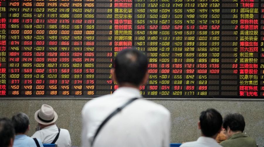 People look at an electronic board showing stock information at a brokerage house in Shanghai, China July 6, 2018. REUTERS/Aly Song