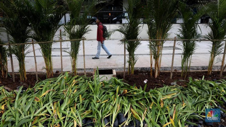 Pembenahan jalur pedestrian tersebut dipastikan rampung pada 31 Juli 2018 untuk rute Ratu Plaza ke Hotel Indonesia