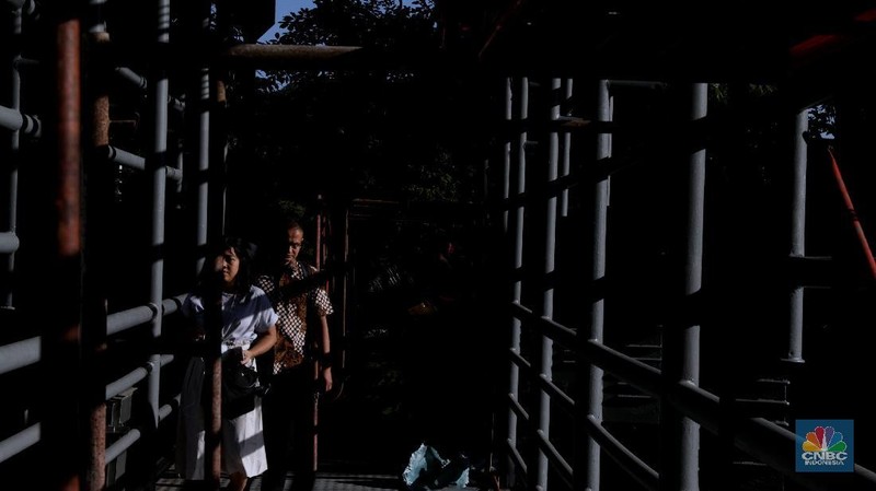 Pembenahan jalur pedestrian tersebut dipastikan rampung pada 31 Juli 2018 untuk rute Ratu Plaza ke Hotel Indonesia