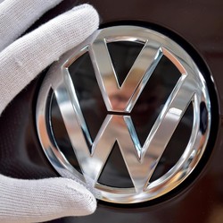 Bos Volkswagen Bicara Mobil Listrik Apple Car, Apa Katanya?