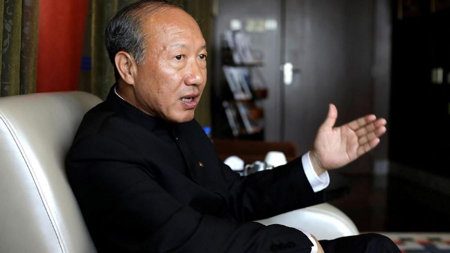 Konglomerasi asal China, HNA Group, berkata Chen Feng akan menjadi satu-satunya chairman.