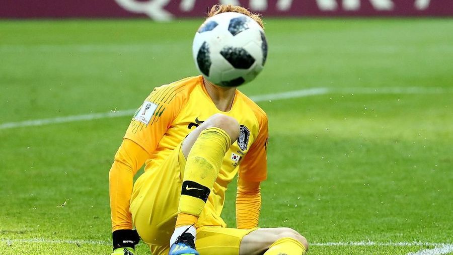 Jumlah gol menjadi penentu lolosnya tim melaju ke laga berikutnya. Di balik itu ada kerja keras para kiper untuk manahan agar gawang tidak bobol.