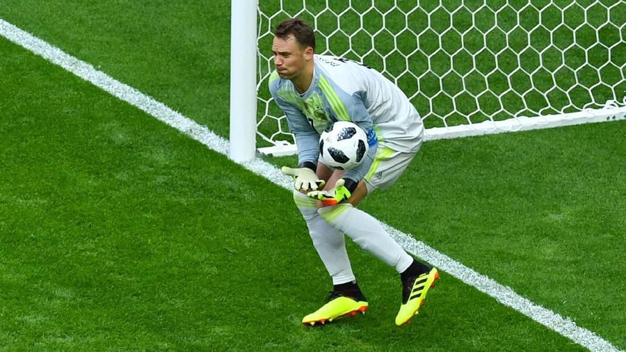 Jumlah gol menjadi penentu lolosnya tim melaju ke laga berikutnya. Di balik itu ada kerja keras para kiper untuk manahan agar gawang tidak bobol.