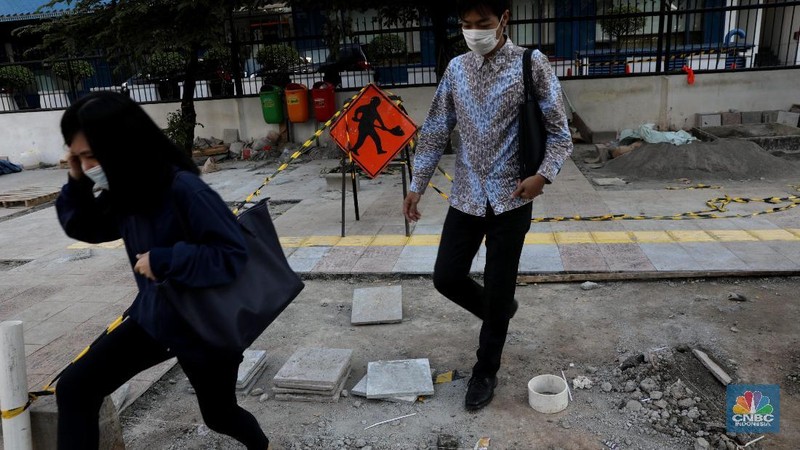 Pembenahan jalur pedestrian tersebut dipastikan rampung pada 31 Juli 2018 untuk rute Ratu Plaza ke Hotel Indonesia