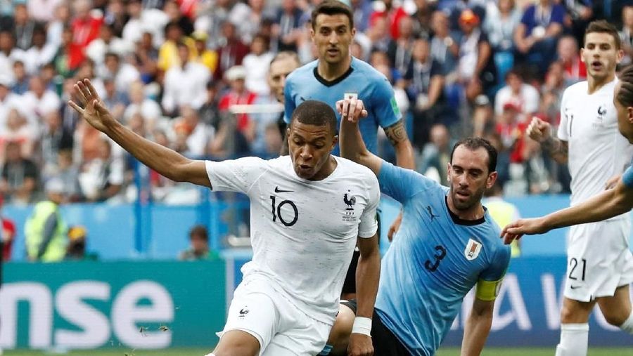 Raphael Varane dan Antoine Griezmann menjadi pahlawan kemenangan Prancis.