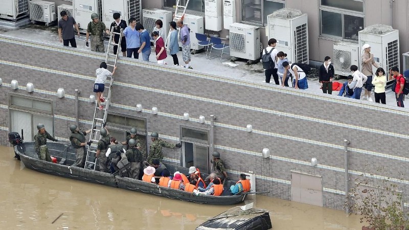 Penyiar National NHK mengatakan sedikitnya 62 orang tewas dan 44 hilang.