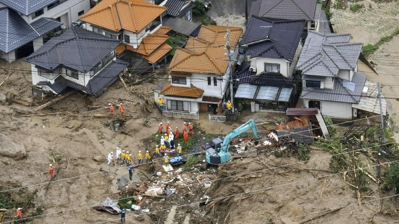 Penyiar National NHK mengatakan sedikitnya 62 orang tewas dan 44 hilang.