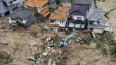 Setidaknya 48 orang tewas dalam banjir bandang yang terjadi di Jepang dengan puluhan lainnya masih hilang. (Kyodo/via REUTERS).