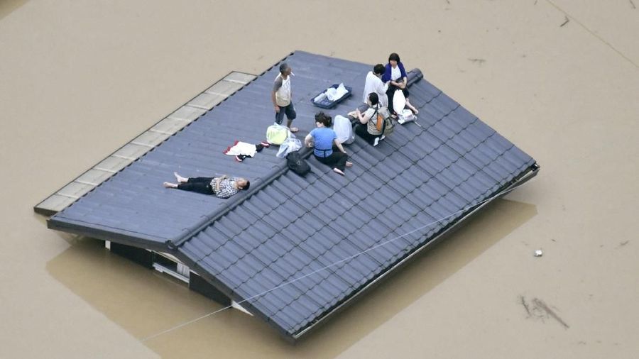 Penyiar National NHK mengatakan sedikitnya 62 orang tewas dan 44 hilang.