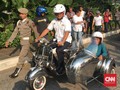 Tunggangi Vespa Tua, Anies Resmi Buka Jakarnaval 2018