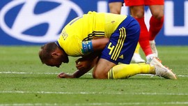 Kapten Swedia Terancam Denda Rp944 Juta karena Kaus Kaki