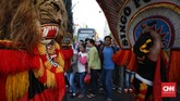 Kesenian tradisional dari luar Jakarta juga hadir di Jakarnaval 2018, reog asal Ponorogo adalah salah satu contohnya. (CNNIndonesia/Safir Makki)