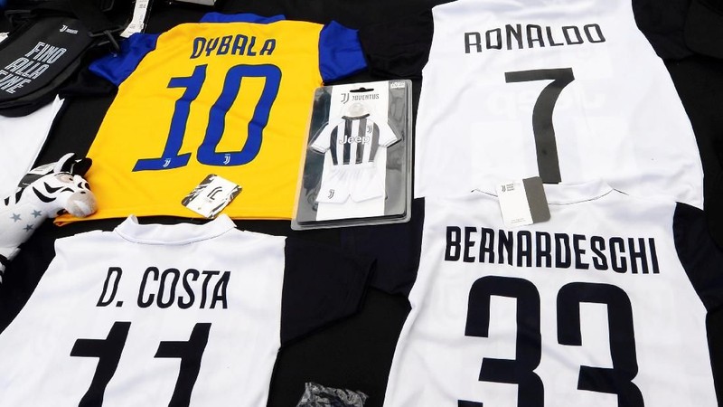 Cristiano Ronaldo dikabarkan segera pindah ke Italia, bergabung bersama Juventus.