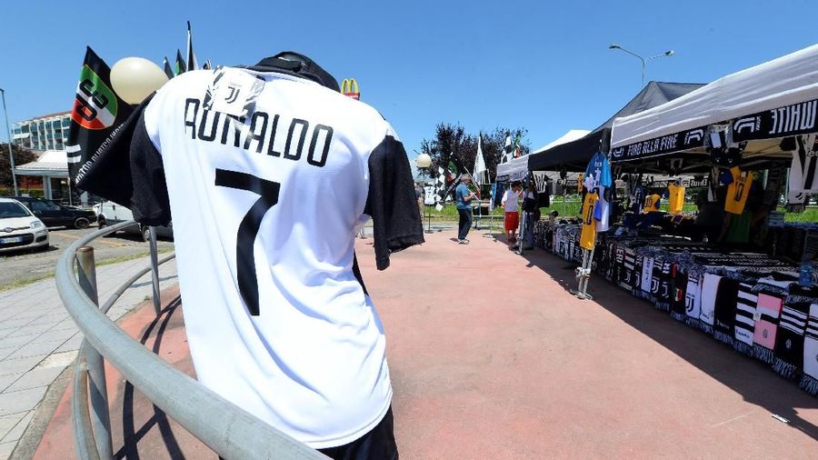 Cristiano Ronaldo dikabarkan segera pindah ke Italia, bergabung bersama Juventus.