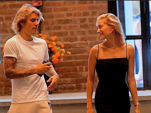 Harga Cincin Tunangan Hailey Baldwin Diperkirakan Mencapai Rp 3,5 M Harga Cincin Tunangan Hailey Baldwin Diperkirakan Mencapai Rp 3,5 M