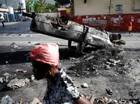 BBM Naik, Warga Haiti Bakar Mobil dan Jarah Toko Makanan