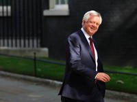 Eks Menteri: Parlemen Akan Tolak Perjanjian Brexit PM Inggris