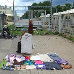 Berburu Barang Bekas di Sela-Sela Piala Dunia 2018