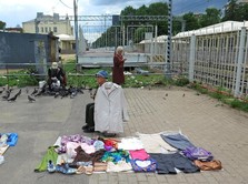 Berburu Barang Bekas di Sela-Sela Piala Dunia 2018