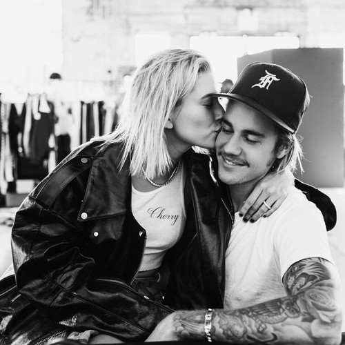 Hailey Baldwin Tak Mau Justin Bieber Berkumis di Hari Pernikahannya Hailey Baldwin Tak Mau Justin Bieber Berkumis di Hari Pernikahannya