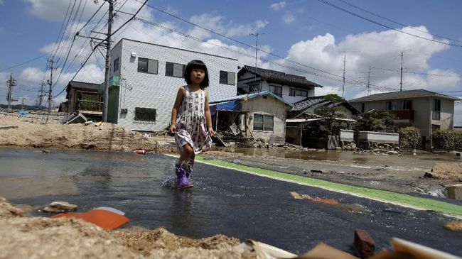 KJRI Osaka Bantu WNI Korban Banjir dan Longsor di Jepang KJRI Osaka Bantu WNI Korban Banjir dan Longsor di Jepang