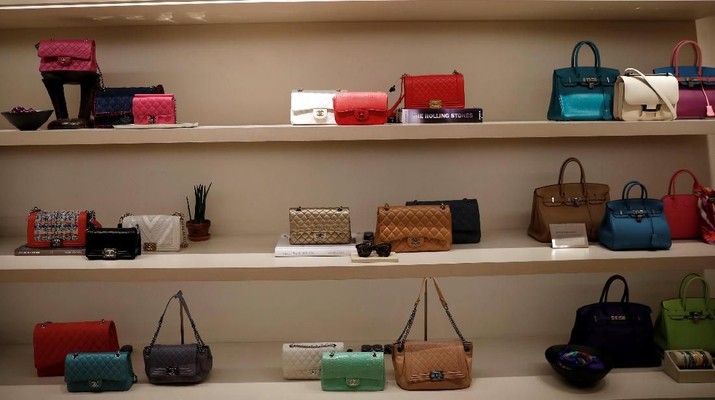 Luxury handbags for sale are displayed at The RealReal shop, a seven-year-old online reseller of luxury items on consignment in the Soho section of Manhattan, in New York City, New York, U.S., May 18, 2018. Picture taken May 18, 2018. REUTERS/Mike Segar