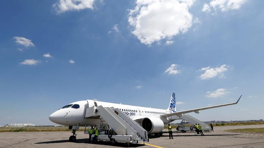 Airbus members celebrate the landing of an Airbus A220-300 aircraft during its presentation in Colomiers near Toulouse, France, July 10, 2018. Airbus A220 is the new brand for the small CSeries passenger jet acquired from Canada's Bombardier. REUTERS/Regis Duvignau