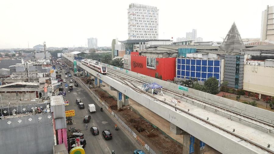 Sertifikasi LRT tengah berlangsung dan direncanakan dapat beroperasi pada 10 Agustus 2018.