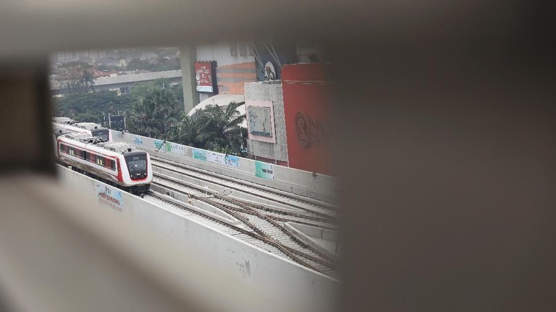 Sertifikasi LRT tengah berlangsung dan direncanakan dapat beroperasi pada 10 Agustus 2018.