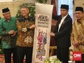 Jokowi Terima Sulaman Besar Alquran dari Tokoh Konghucu