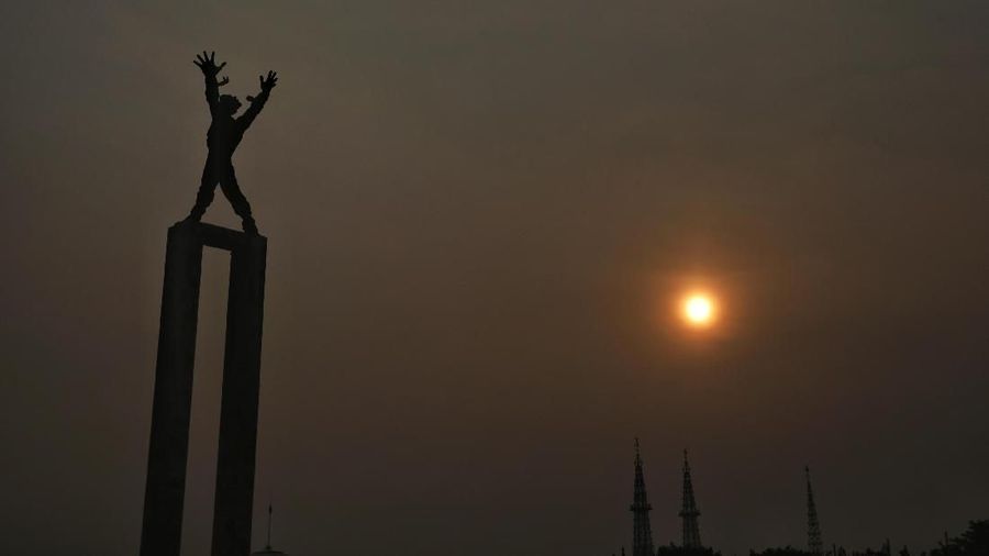Revitalisasi Lapangan Banteng ini merupakan proyek Provinsi DKI Jakarta yang didanai dari beberapa perusahaan swasta.