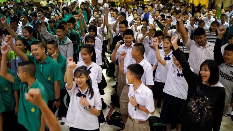Ucapan terima kasih dan kegembiraan pada hari ini setelah sukses menyelamatkan kelompok terakhir dari 12 anak laki-laki dan pelatih sepak bola