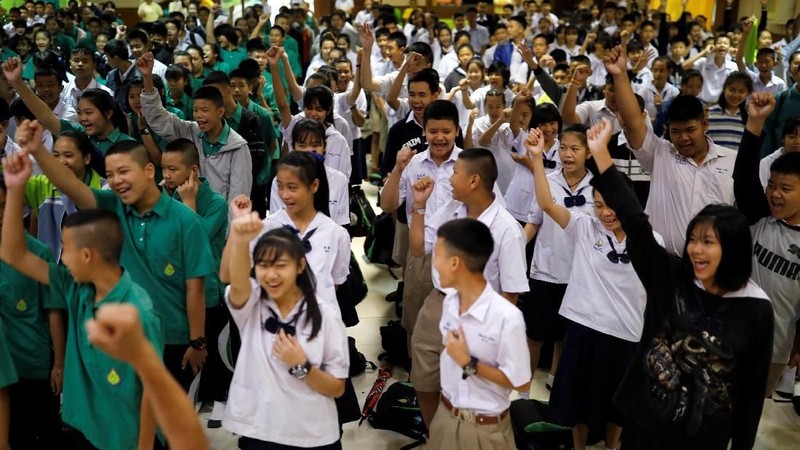 Ucapan terima kasih dan kegembiraan pada hari ini setelah sukses menyelamatkan kelompok terakhir dari 12 anak laki-laki dan pelatih sepak bola
