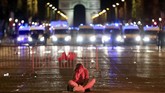Suasana perayaan kemenangan lolosnya timnas Prancis ke babak final Piala Dunia 2018 berakhir dengan kericuhan. (REUTERS/Gonzalo Fuentes)