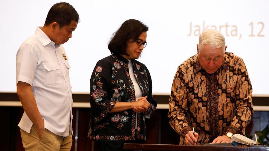 Sri Mulyani menjelaskan soal aturan pajak baru soal tambang, yang bikin pajak badan Freeport turun. 