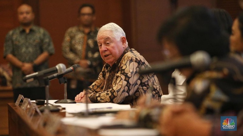Pemerintah RI akhirnya meneken kesepakatan awal dengan Freeport McMoran untuk mengambil alih 51% saham di PT Freeport Indonesia.