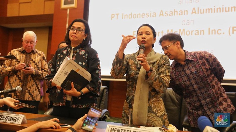 Pemerintah RI akhirnya meneken kesepakatan awal dengan Freeport McMoran untuk mengambil alih 51% saham di PT Freeport Indonesia.