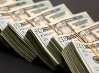 Dolar Diramal 'Mujur' saat AS 'Hancur', Rupiah Apa Kabar?