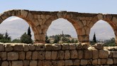 Pemandangan reruntuhan kota Umayyad di Anjar, Lebanon.