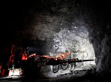 A worker operates an electric jumbo drill at Goldcorp Inc's Borden all-electric underground gold mine near Chapleau, Ontario, Canada, June 13, 2018. REUTERS/Chris Wattie
