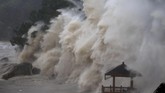 Topan ini diperkirakan masih akan terus berputar hingga akhir pekan. Sebagian wilayah Fujian dan Jiangxi pun dikhawatirkan bakal dilanda banjir dan longsor. (Ke Zongqing/CNS via Reuters)