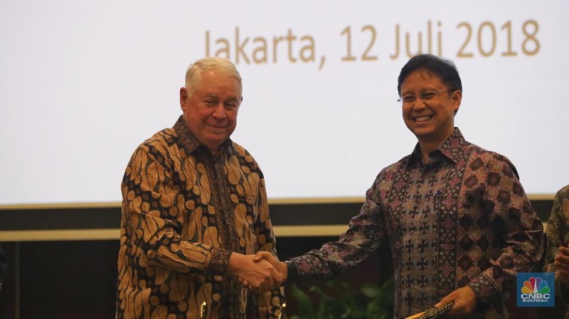 Pemerintah RI akhirnya meneken kesepakatan awal dengan Freeport McMoran untuk mengambil alih 51% saham di PT Freeport Indonesia.